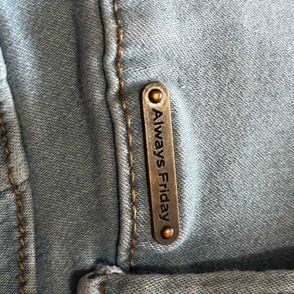 Always Friday high waisted jeans with a stretch. Super soft material. - Picture 7 of 9
